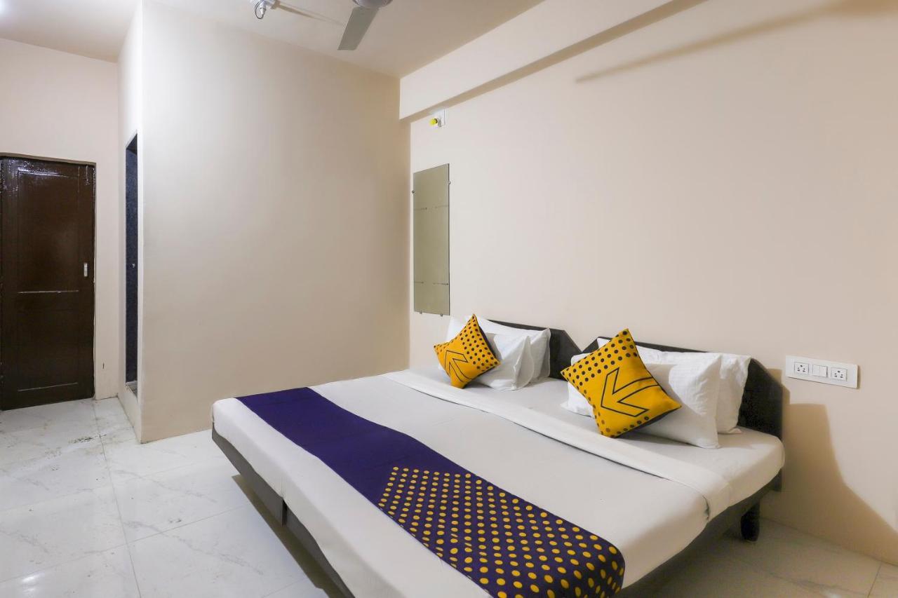 สปอต ออน 64818 โฮเต็ล มินาล Hotel จัมนาการ์ ภายนอก รูปภาพ