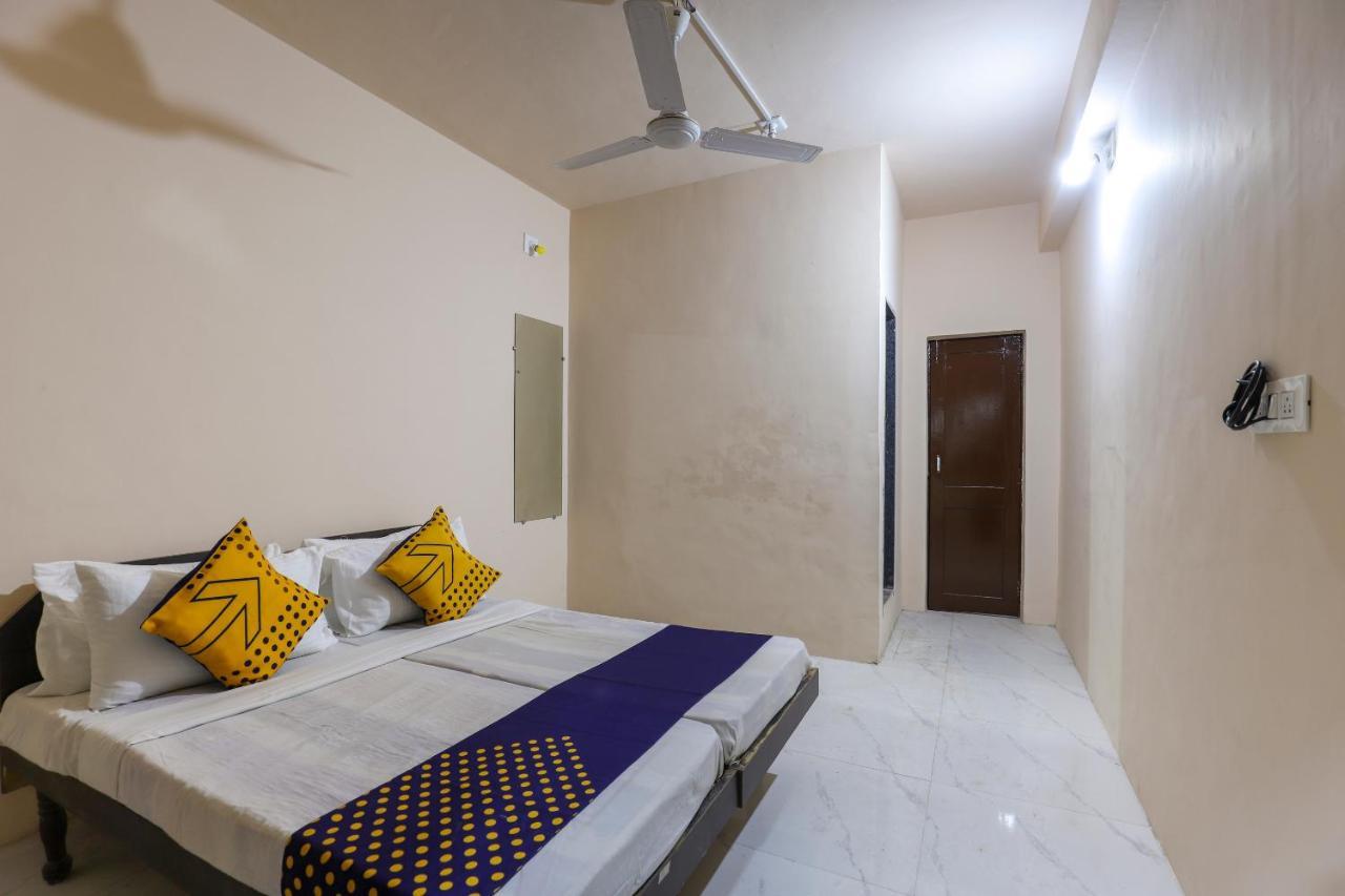 สปอต ออน 64818 โฮเต็ล มินาล Hotel จัมนาการ์ ภายนอก รูปภาพ